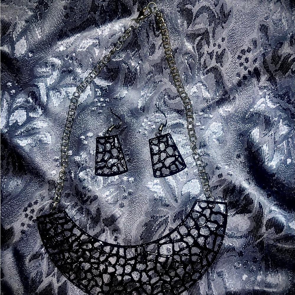 Paparazzi Black Geometric Necklace